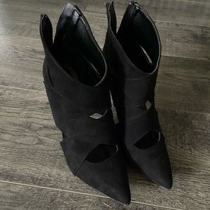 Le château stiletto heels